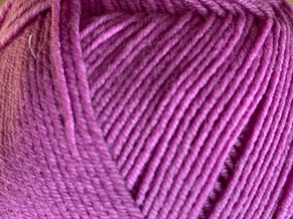 Mid-pink "Peachberry" Superfine Merino closeup